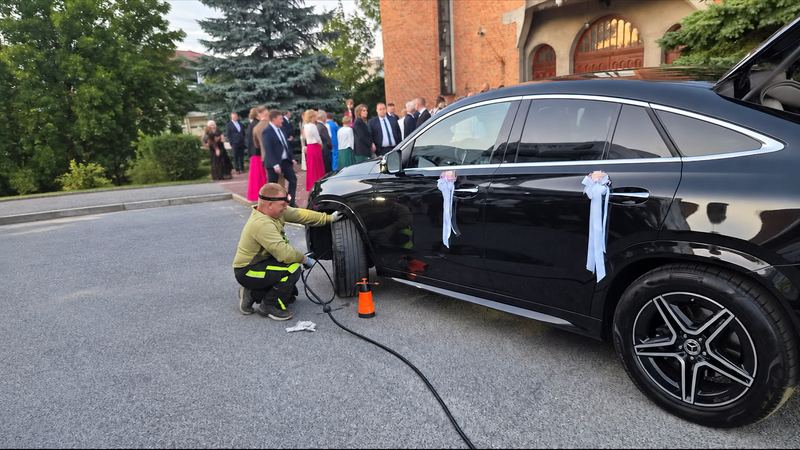 Naprawa przebitej opony na miejscu — mobilny serwis Pomoc Drogowa Pabianice